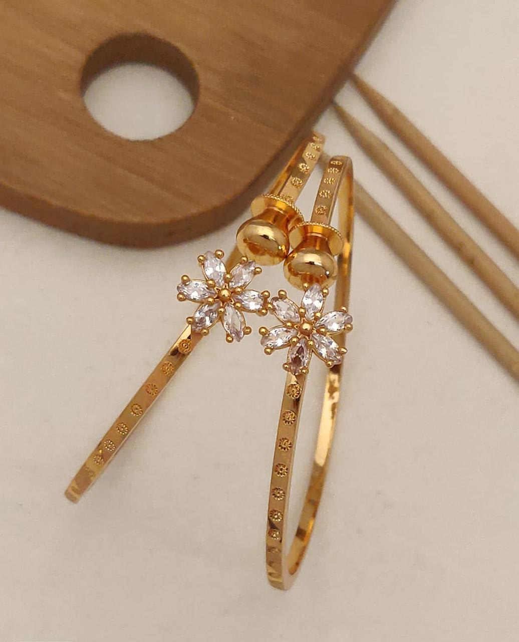 Designer High Gold Plated Ad Diamond Floral Design Adjustable Bangle