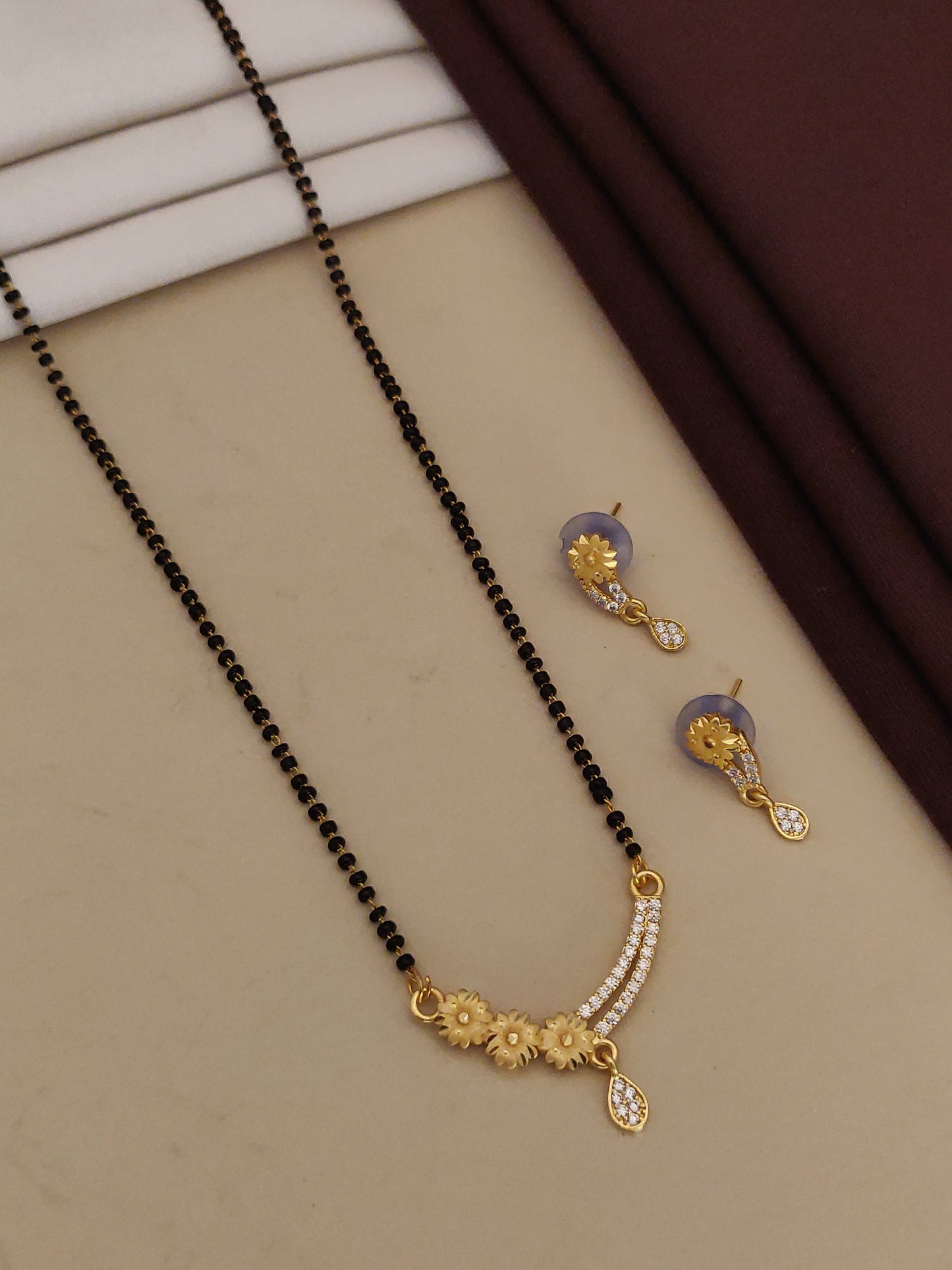 Forming Ad Diamond High Gold Plated Sunflower Mangalsutra 3 Months Guarantee