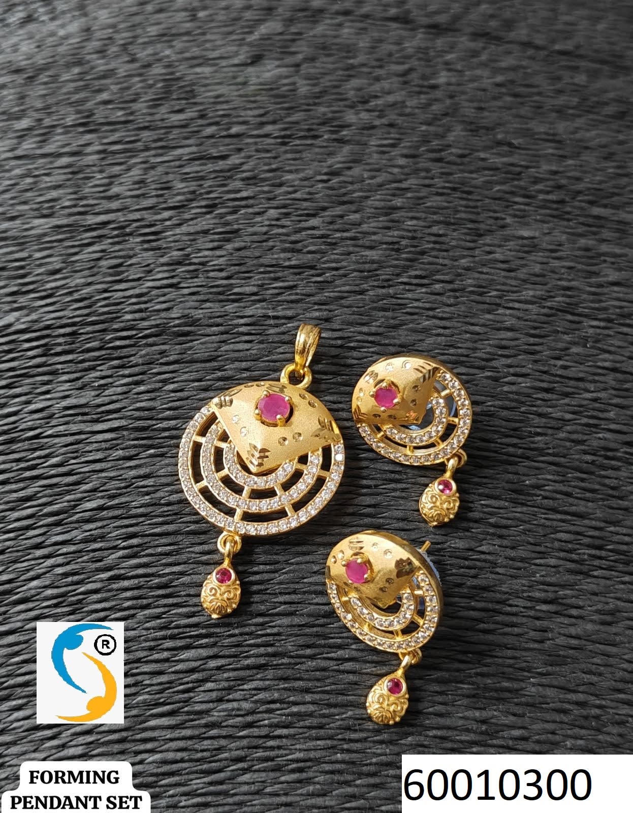 High Gold Plated Stunning American Diamond And Pink Diamond Studded Forming Classic Round Pendent Set.