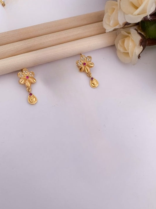 Micro Gold Plated Ad Diamond Studded Fancy Flower Pendant Set With Chain