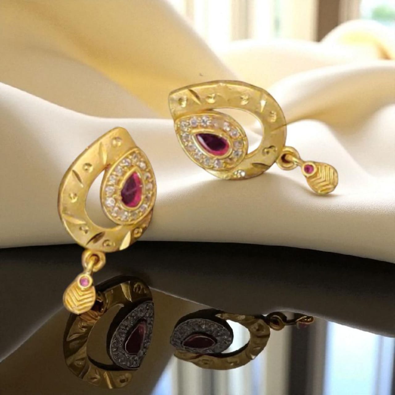 Micro Gold Plated Ad Diamond Studed Fancy Oval Pendent Set