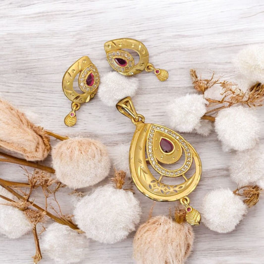 Micro Gold Plated Ad Diamond Studed Fancy Oval Pendent Set