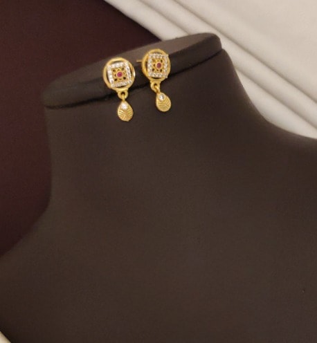 Gold Plated Square Floral Pendant Set With Chain And Earrings