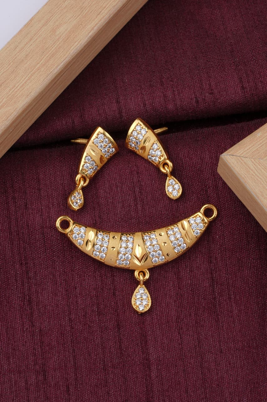 Elegant Floral Design Micro Gold Plated Ad Pendant Set