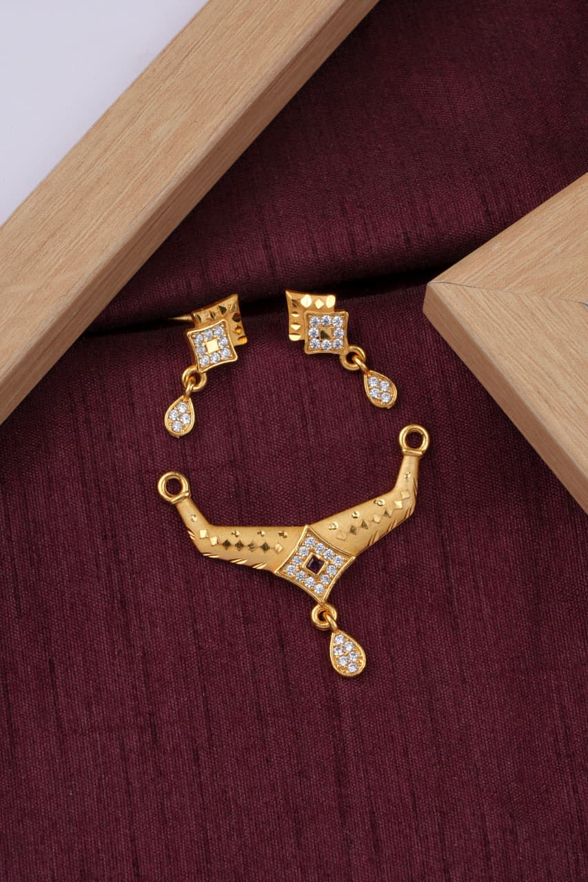 Elegant Floral Design Micro Gold Plated Ad Pendant Set