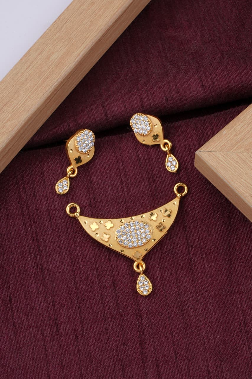 Elegant Floral Design Micro Gold Plated Ad Pendant Set