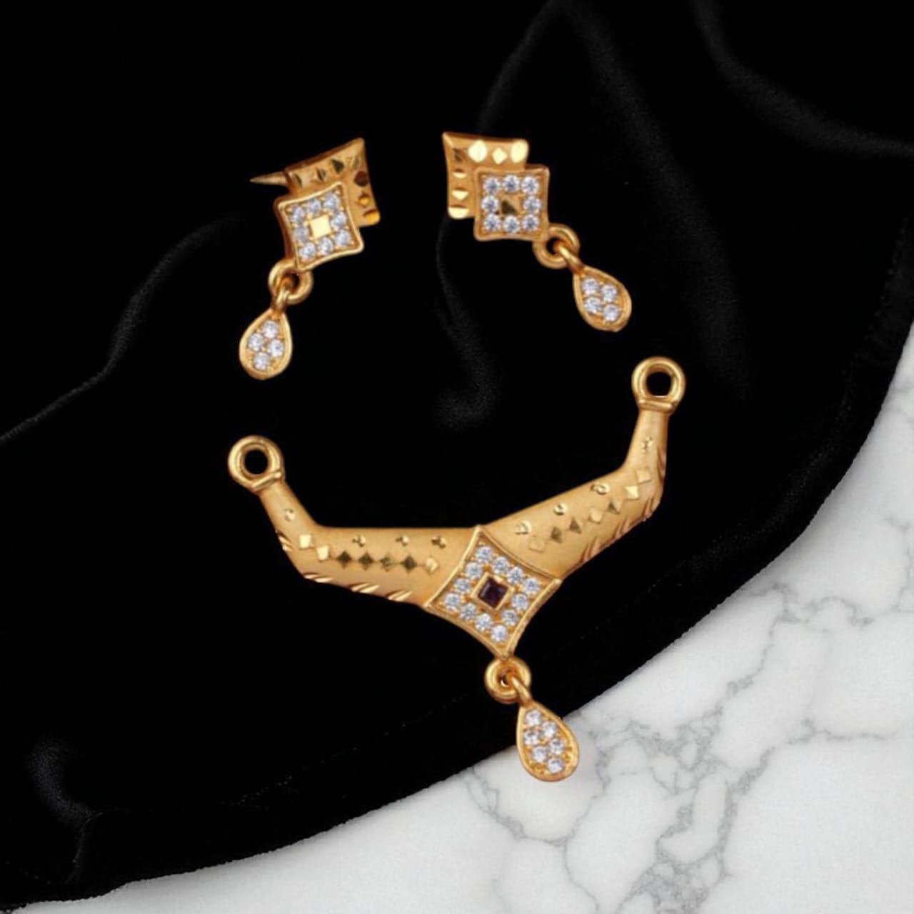 Elegant Floral Design Micro Gold Plated Ad Pendant Set