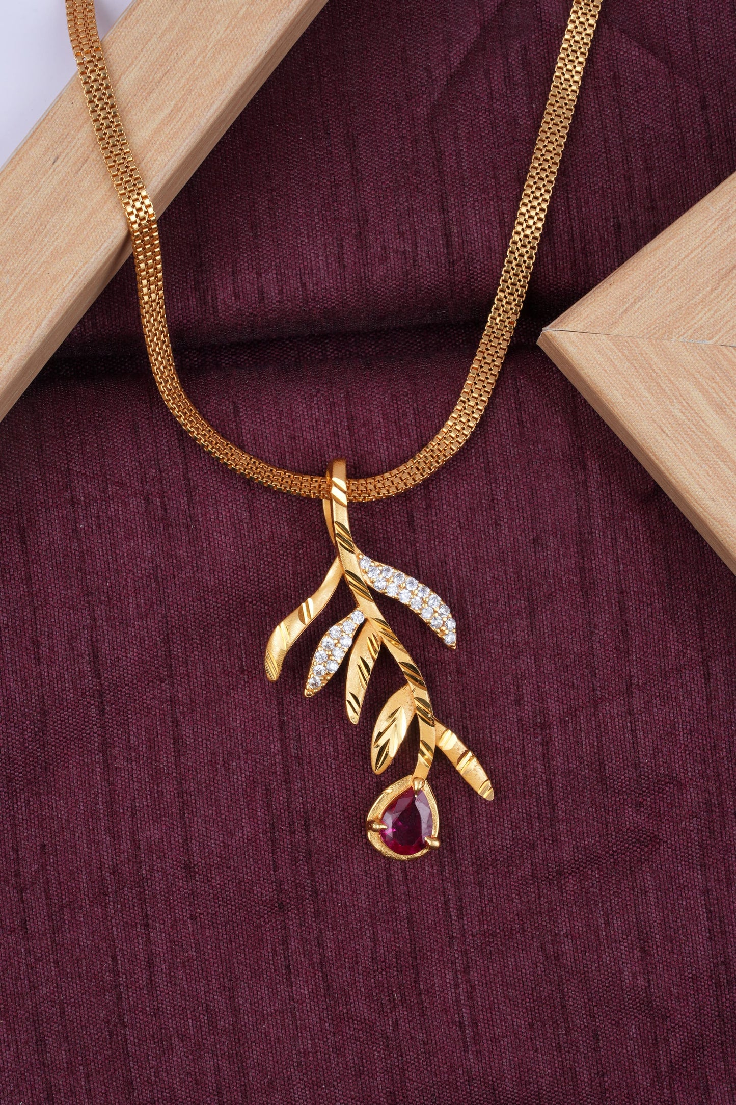 Ad Diamond Fancy Leaf Design Pendant Set With Matching Earrings