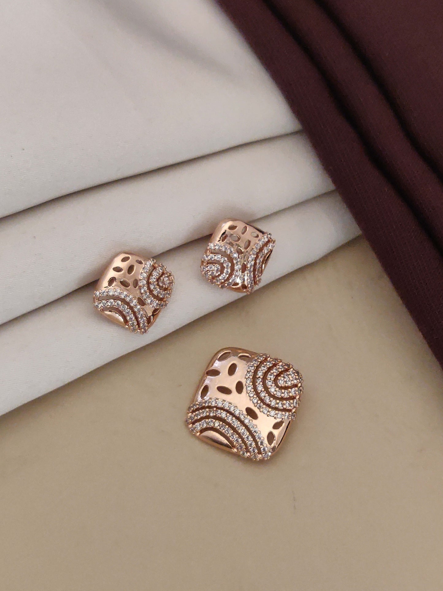Premium quality rose gold plated ad diamond studed western square pendent set