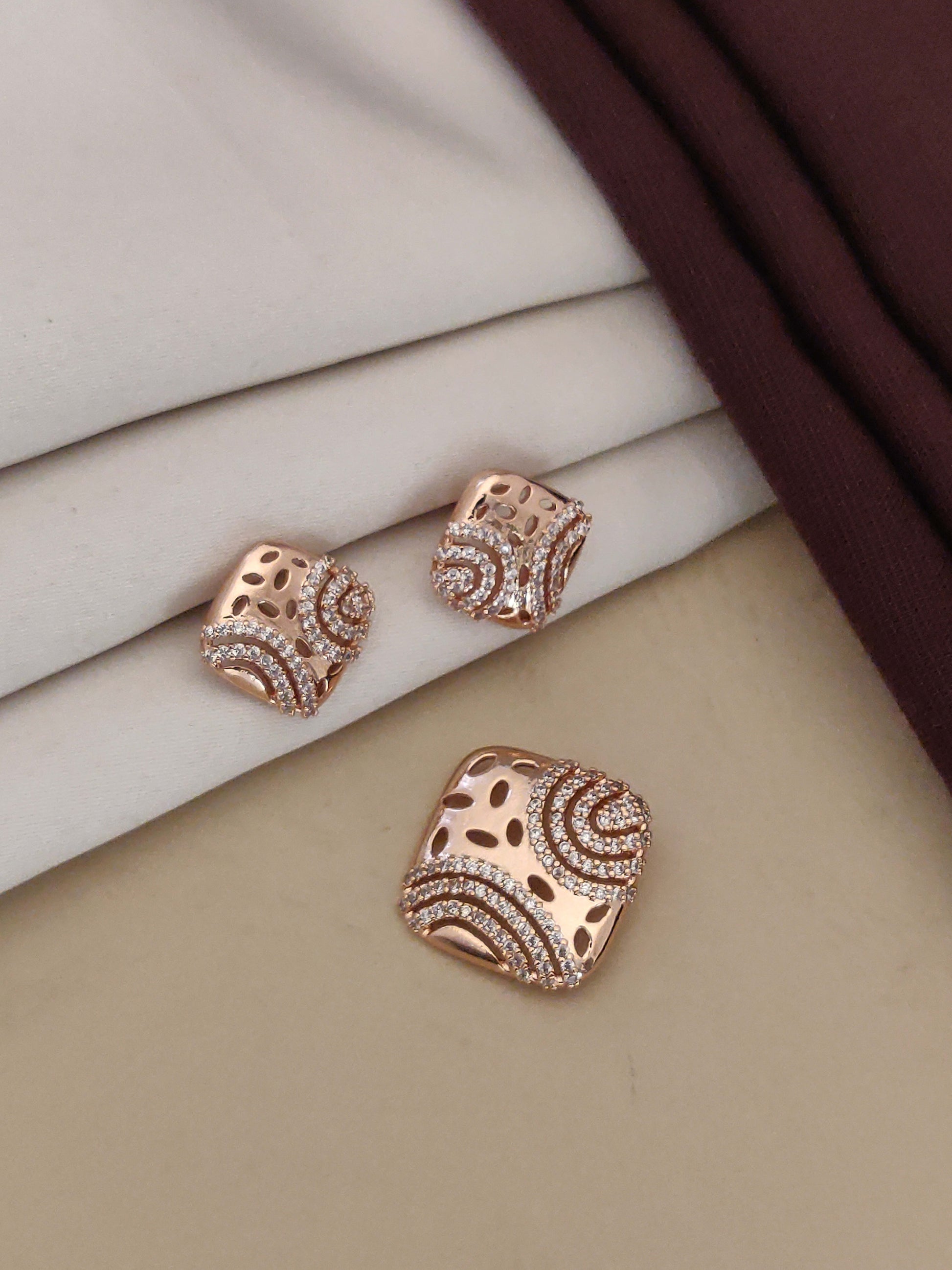 Premium quality rose gold plated ad diamond studed western square pendent set