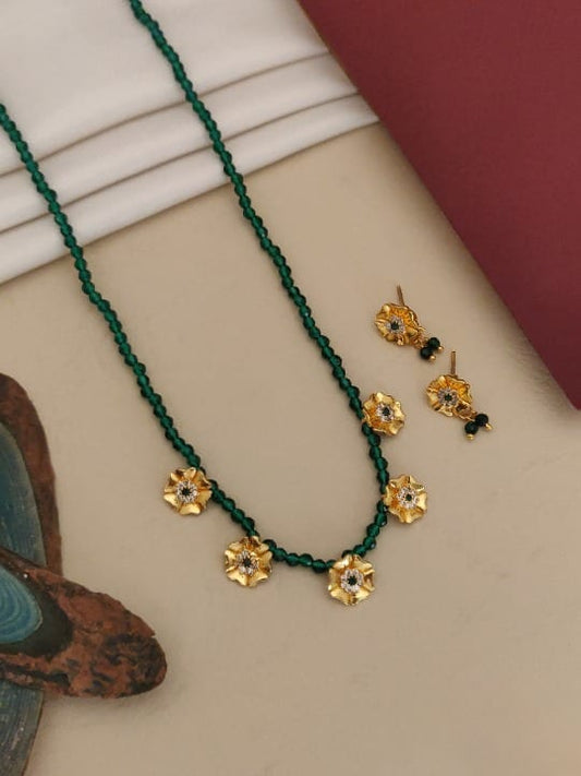 New Designer High Gold Plated Ad Diaond Studded Fancy Green Forming Flower Necklace With Earring