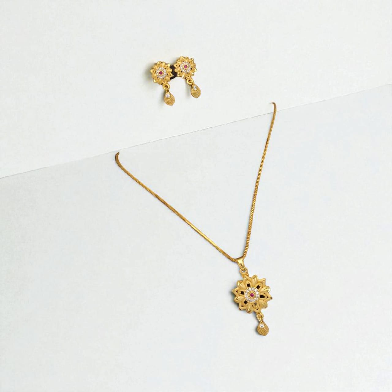 High Gold Plated Antique Circular Pendant Necklace Set With Earrings