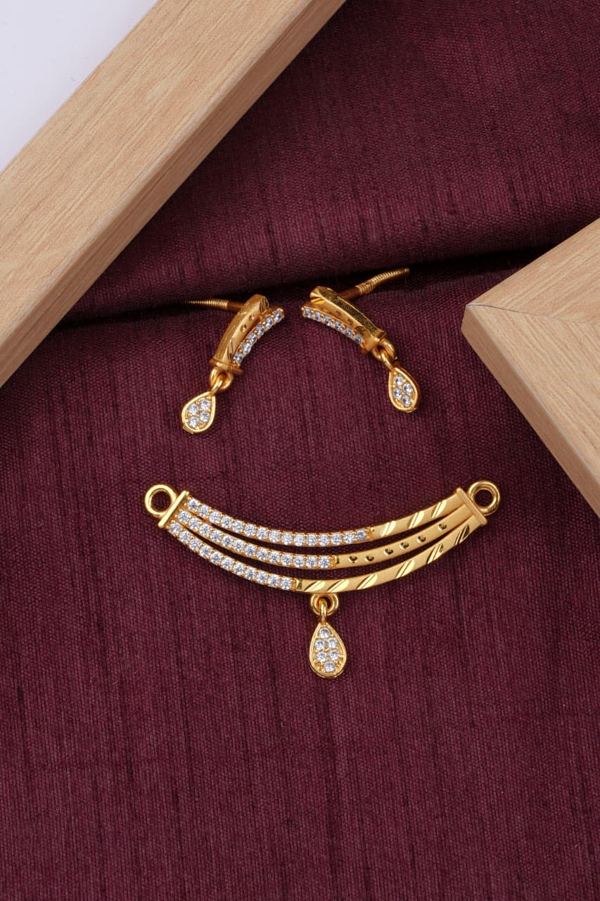 Elegant Floral Design Micro Gold Plated Ad Pendant Set