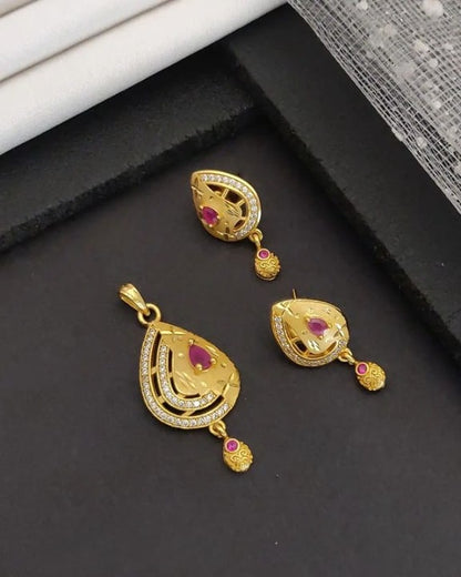 High Gold Plated Stunning American Diamond And Pink Diamond Studded Forming Designer Round Shape Pendent Set