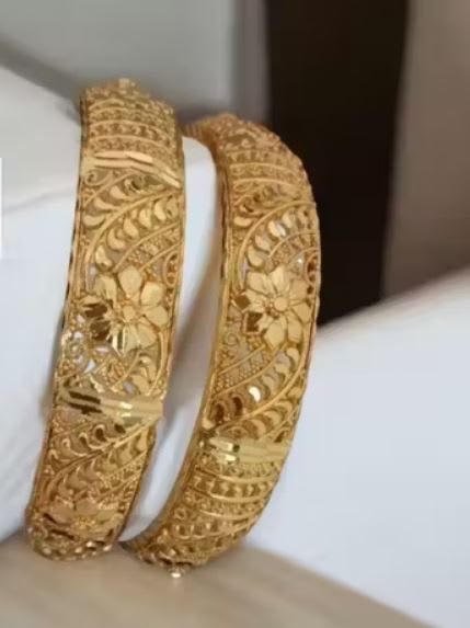 Gold Plated Flower Design 2 Pcs Bangle Set