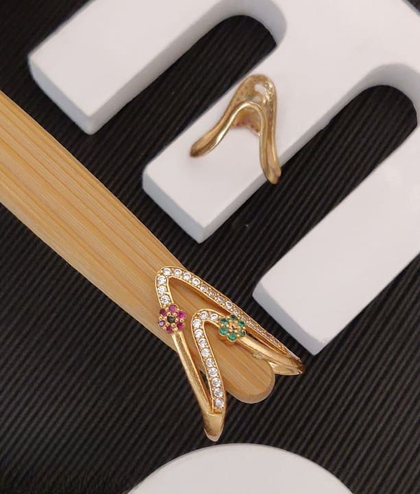 gold plated kemp stone stded flower design u shape ring