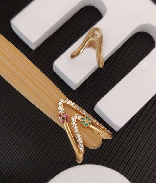 gold plated kemp stone stded flower design u shape ring