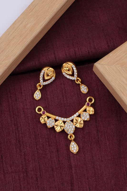 Elegant Floral Design Micro Gold Plated And Pendant Set
