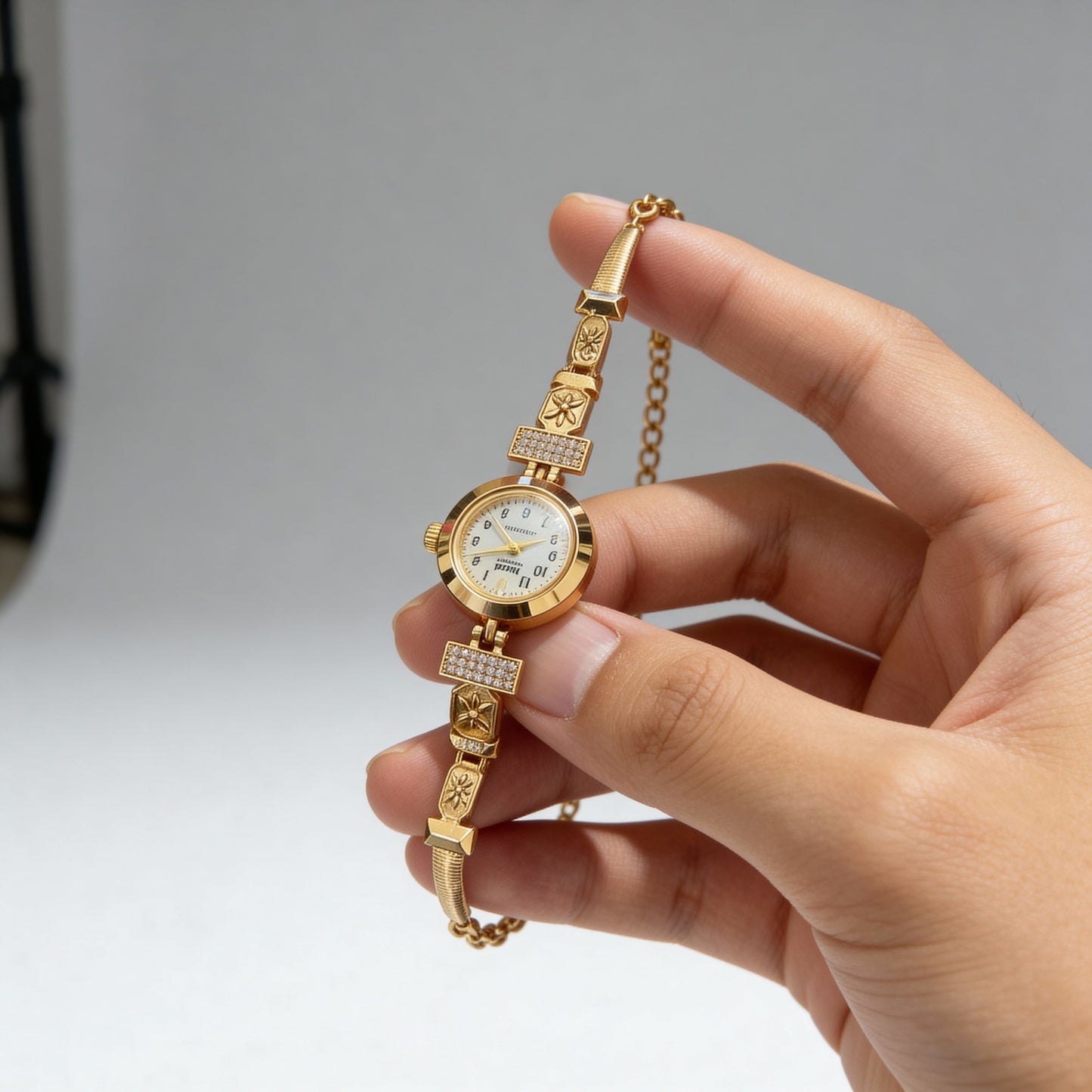Sophisticated Gold Plated Crystal Studded Jewelry Watch For A Royal Look