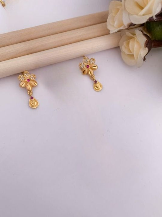 Micro Gold Plated And Diamond Studded Fancy Flower Pendant Set with Chain