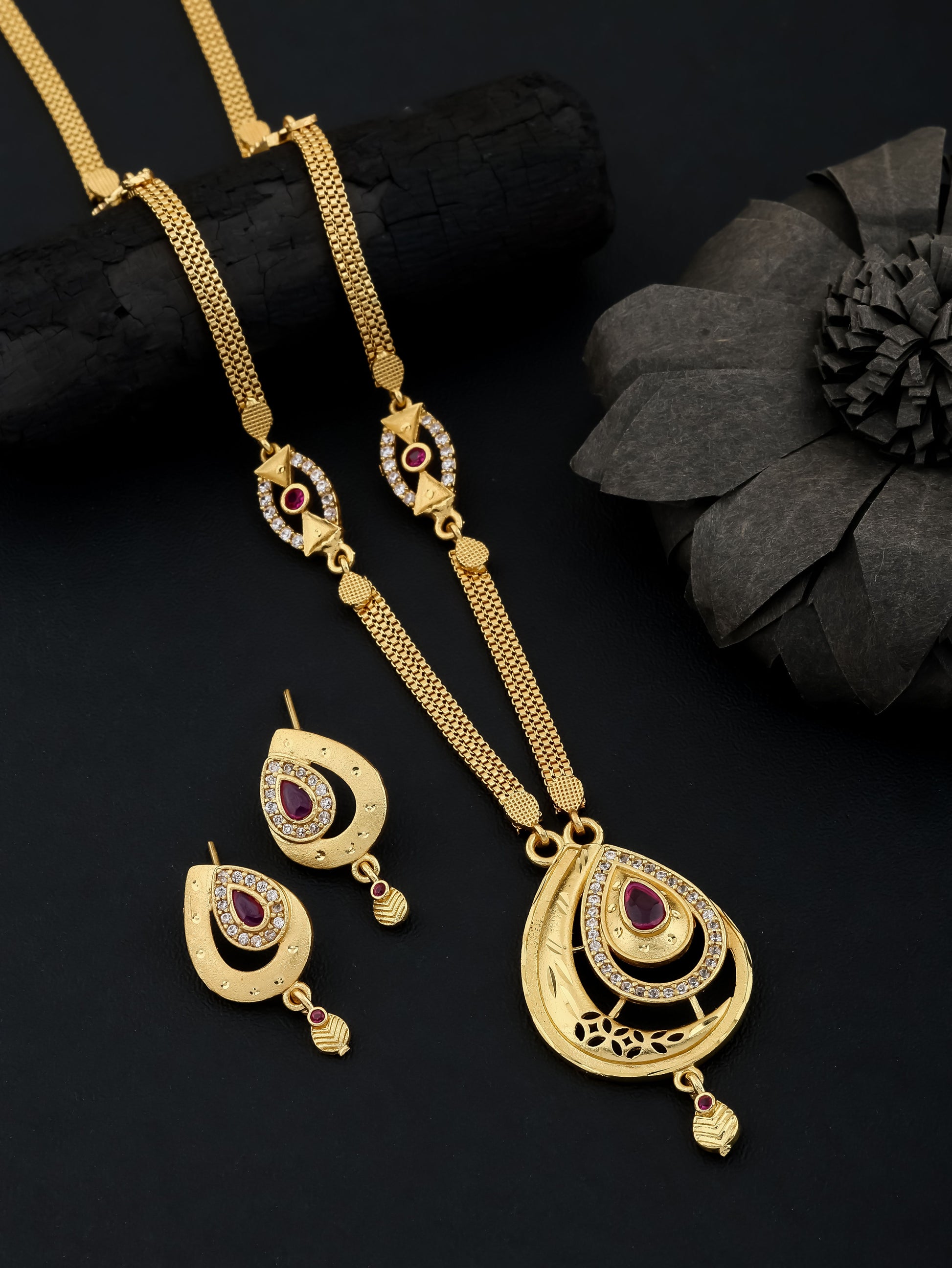 Micro Gold Plated And Diamond Studded Fancy Oval Pendant Set with Chain