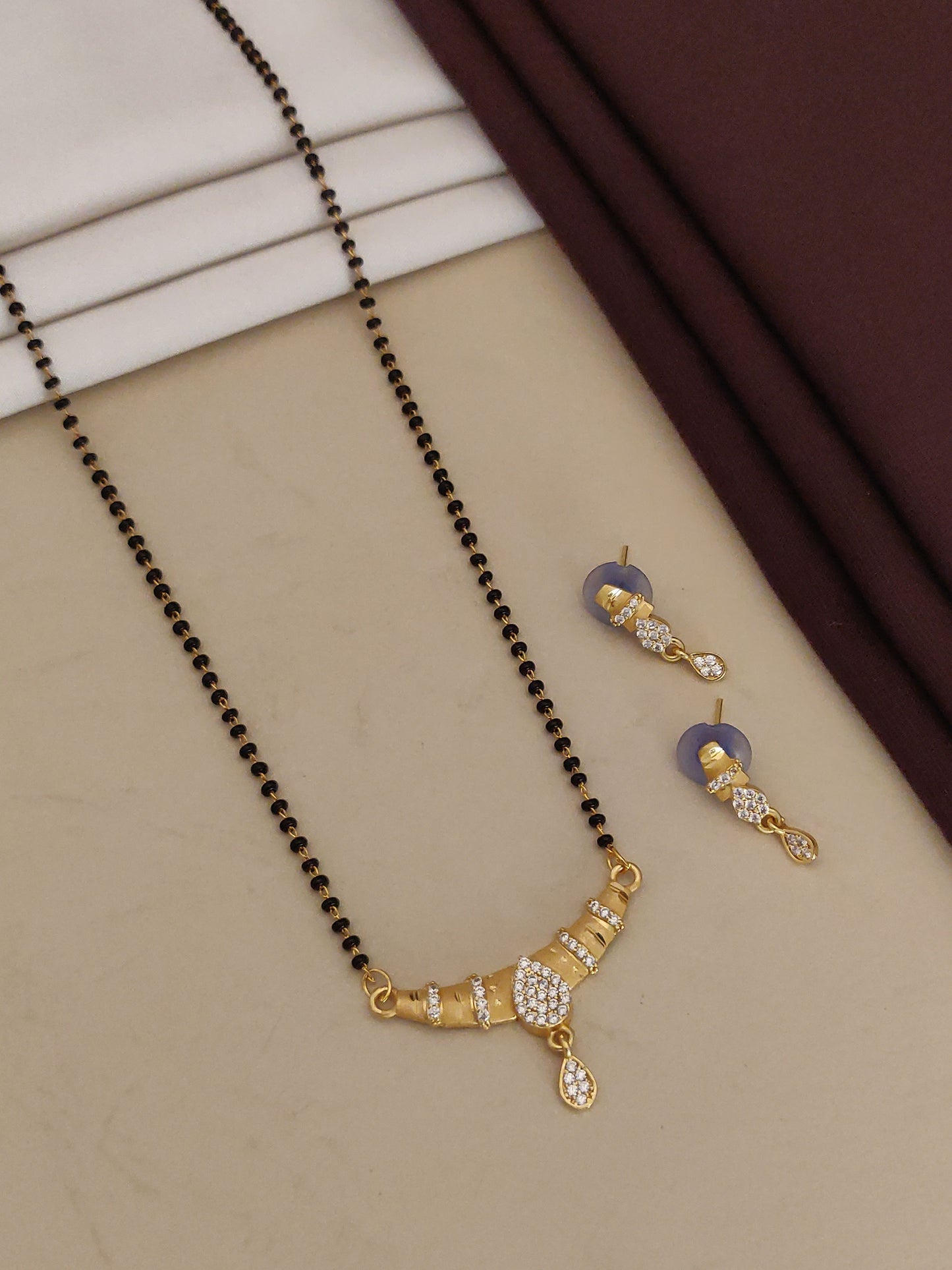 Forming And Diamond High Gold Plated Oval Mangalsutra