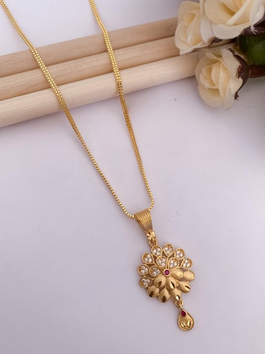 Micro Gold Plated Ad Diamond Studded Fancy Flower Pendant Set With Chain