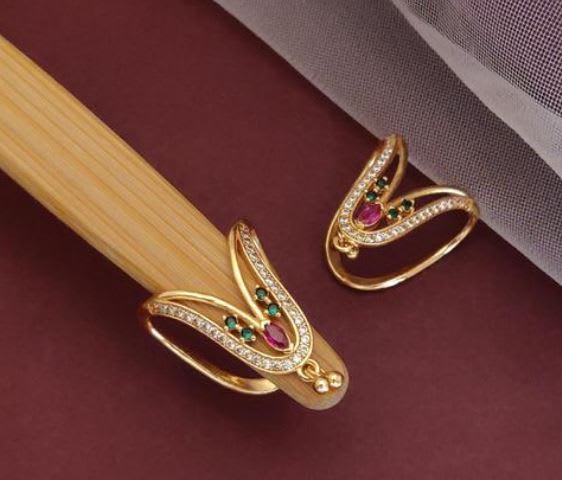 Gold Plated Kemp Stone Studed Fancy U Ring